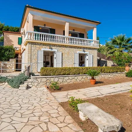 Dolphin House By The Sea Villa *