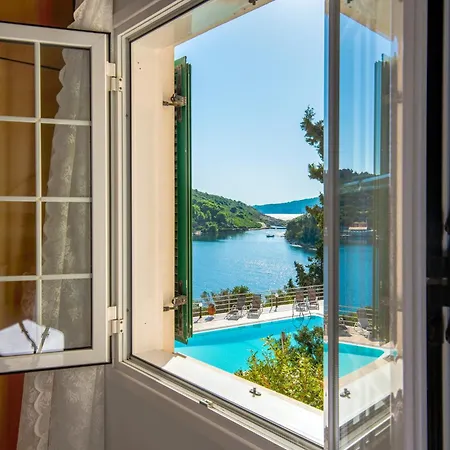Dolphin House By The Sea * Porto Ozias