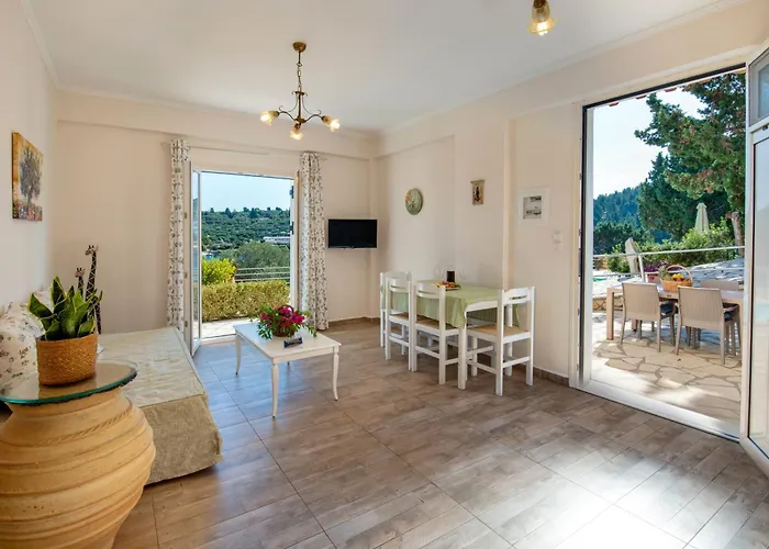 Вилла Dolphin House By The Sea Porto Ozias