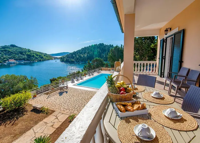 Вилла Dolphin House By The Sea *