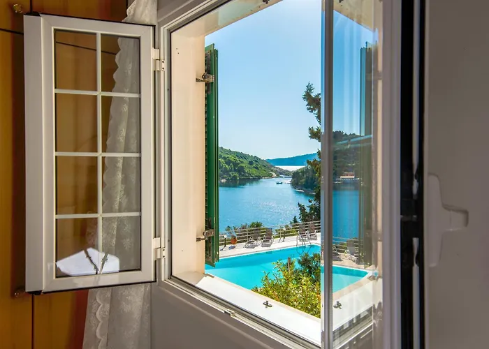 Dolphin House By The Sea * Porto Ozias