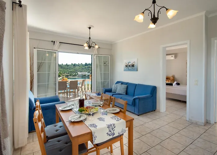 Вилла Dolphin House By The Sea *